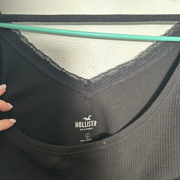 Hollister Crewneck Top - Picture 3 of 3